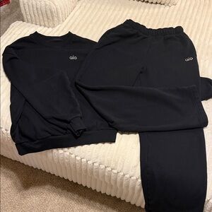 Alo Accolade Black Sweatshirt and Sweatpants Set